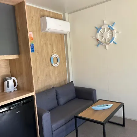 Mobile Tomi Nyaraló Biograd na Moru